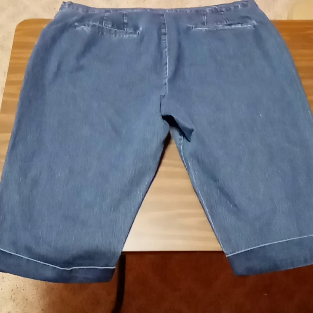 Liz & Me Signature Cuffed Jean Capris Size 28W - Picture 2 of 4